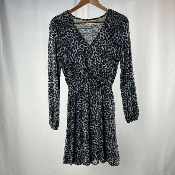Bella Dahl Long Sleeve Animal Print Mini Dress in Grey Size Extra Small - Picture 3 of 11